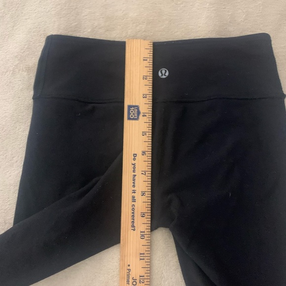 Lululemon Size 6 Capri Leggings Black Crop Blue Trim Size 4 - Picture 7 of 10